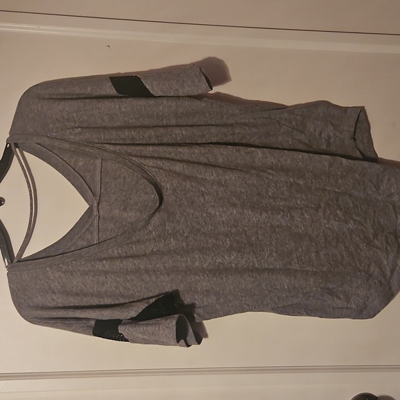 V-Neck T-Shirt with Black PINK Logo - Picture 2 of 4